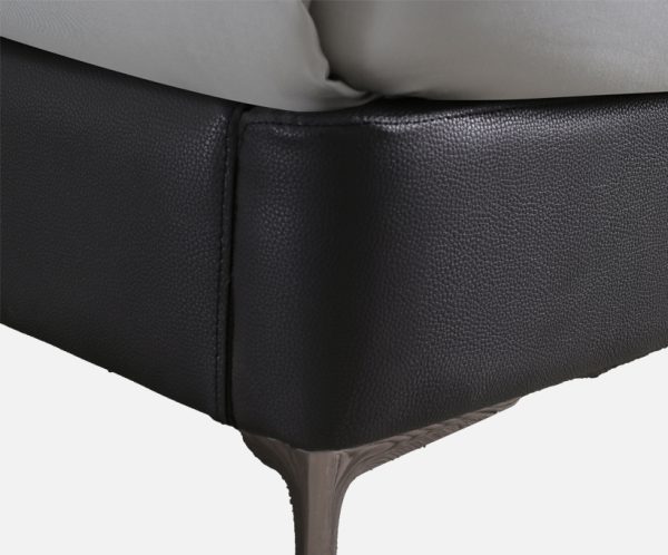 Traditional Leather Bed