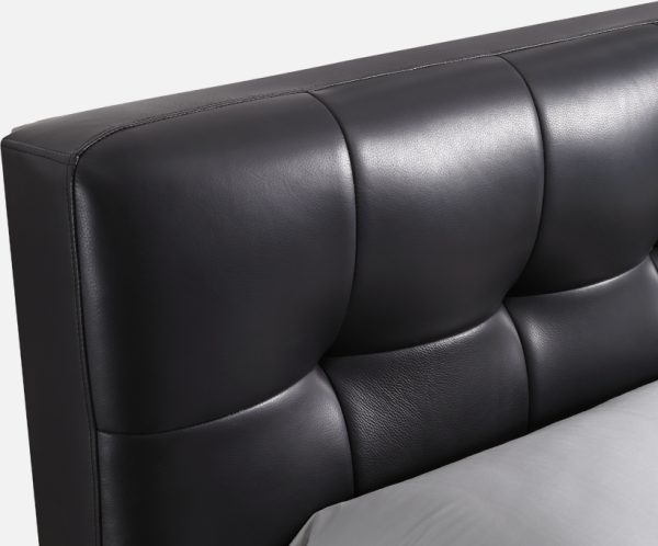 Traditional Leather Bed